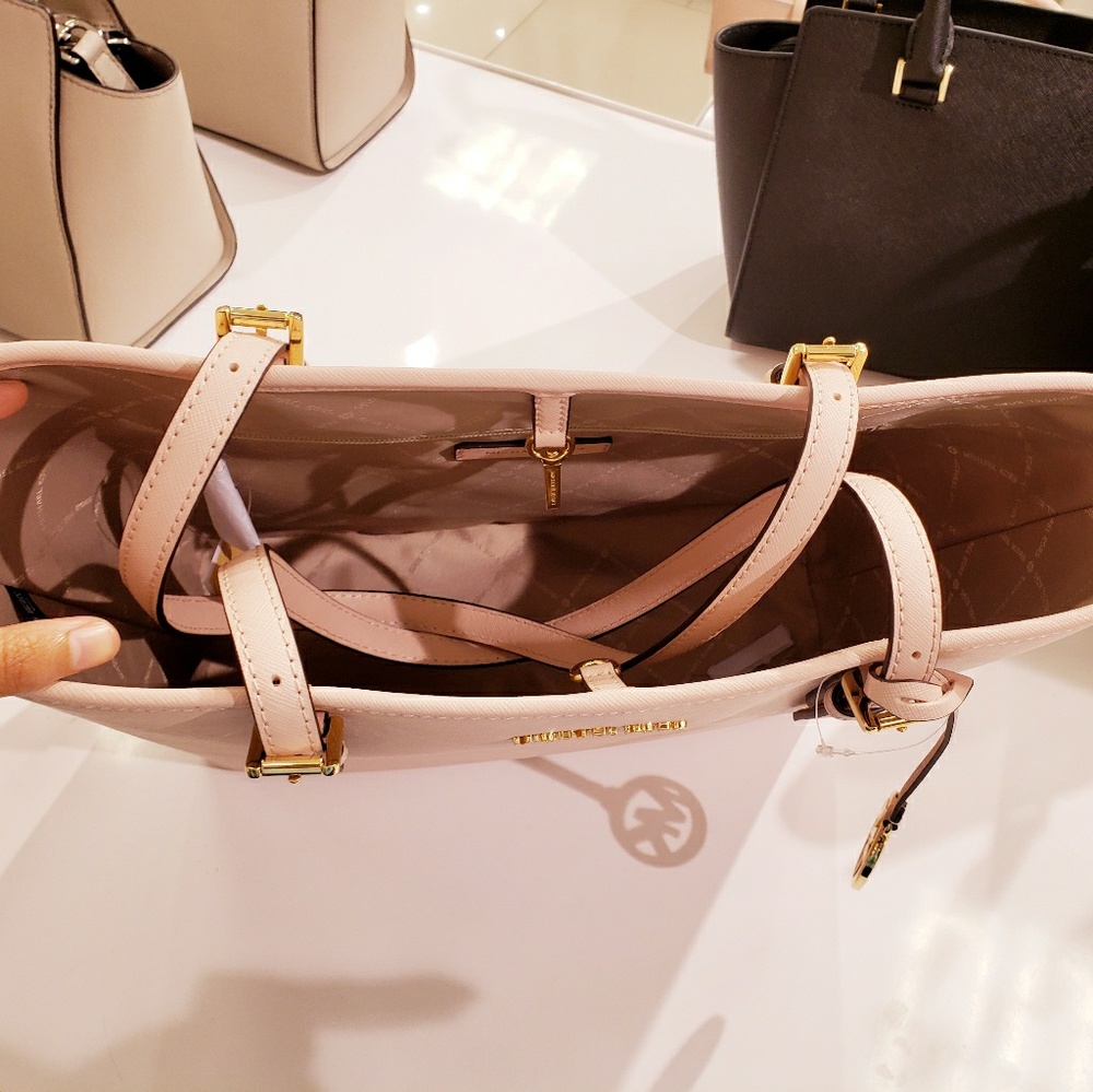 MK JST MD CARRYALL TOTE & DOUBLE ZIP WRISTLET - Picture 4 of 8